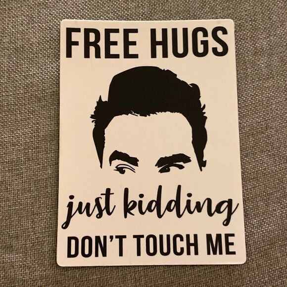 Schitt’s Creek Free Hugs David Rose Magnet - Picture 1 of 4